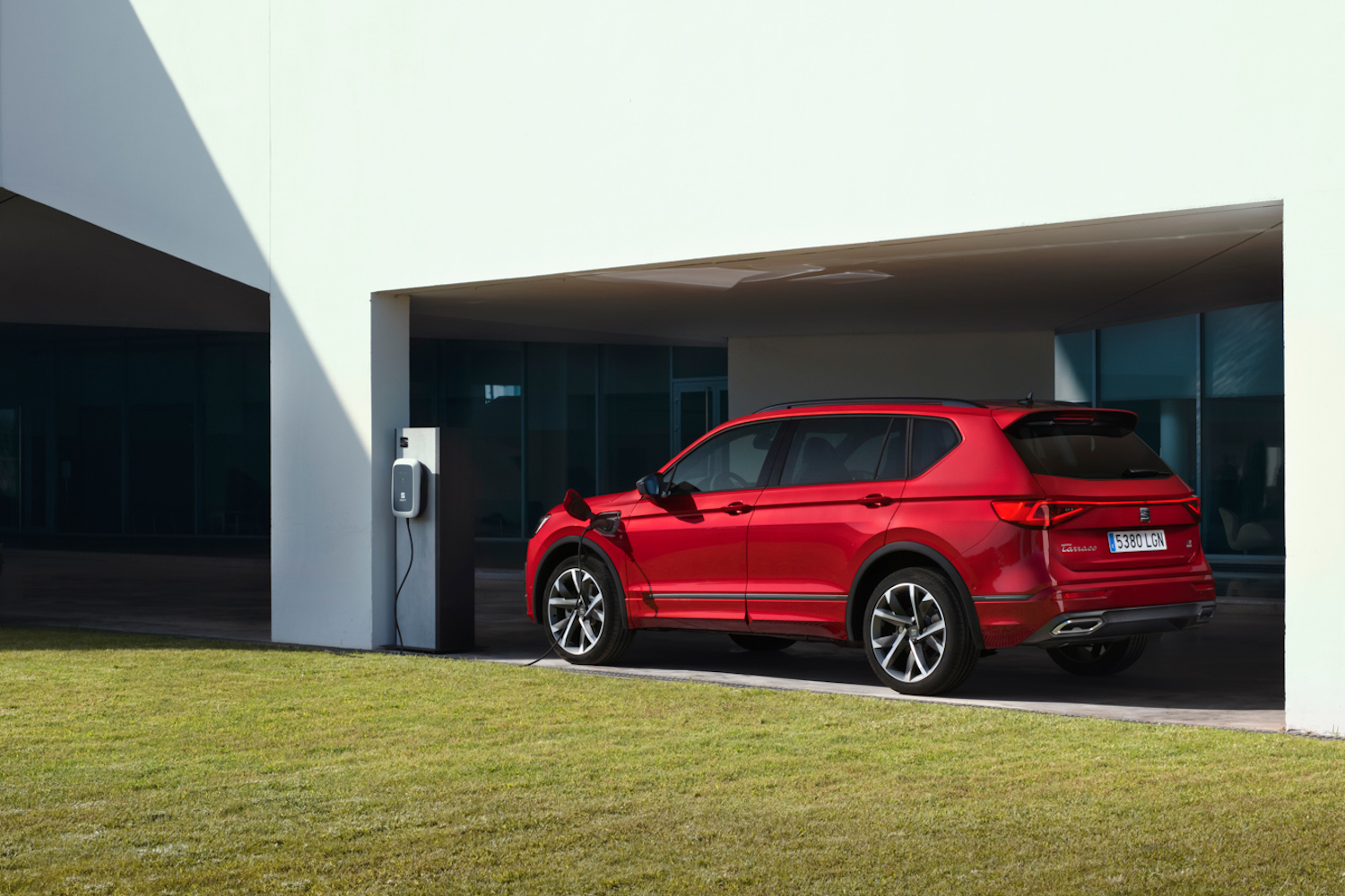 SEAT starts building Tarraco e-Hybrid plug-in