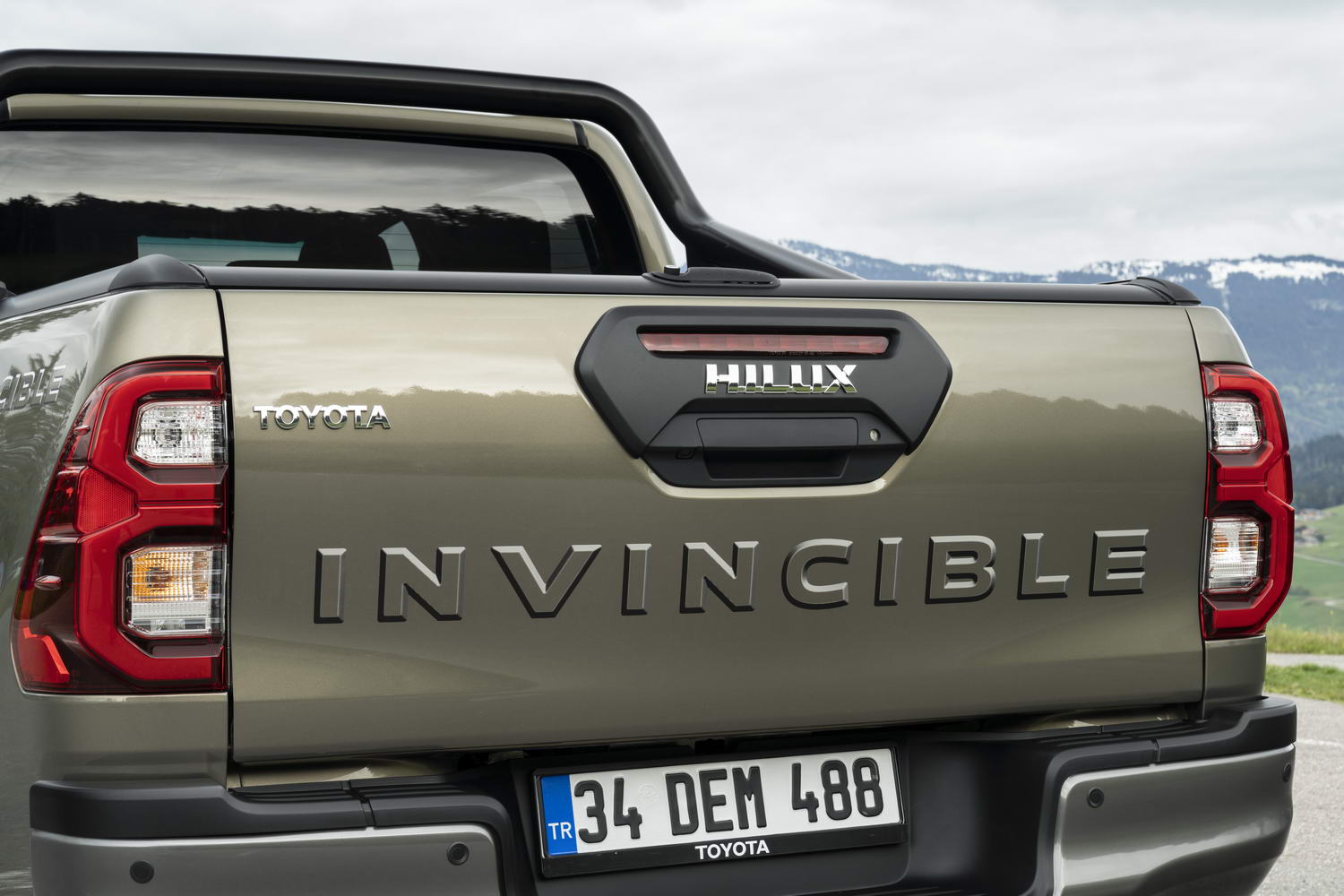 Toyota Hilux Invincible Double Cab (2021)