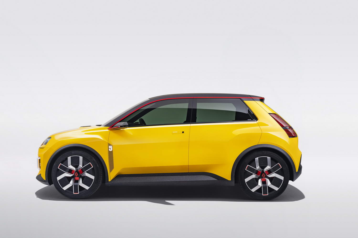 Renault stuns with new electric 5