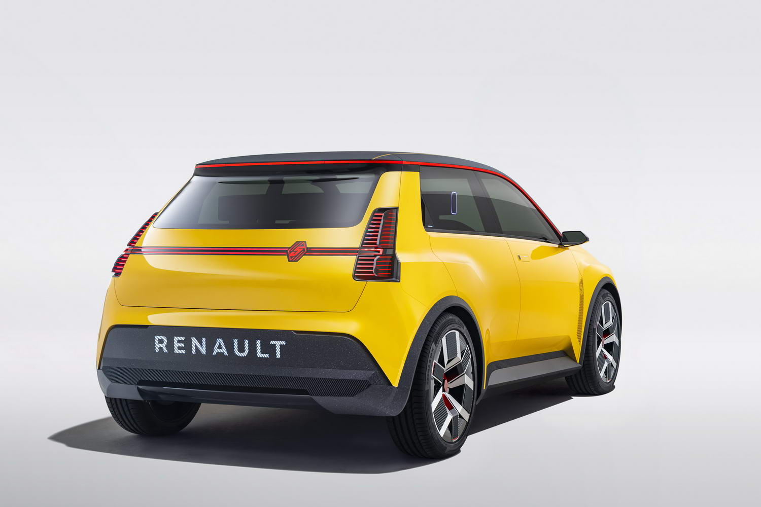 Renault stuns with new electric 5