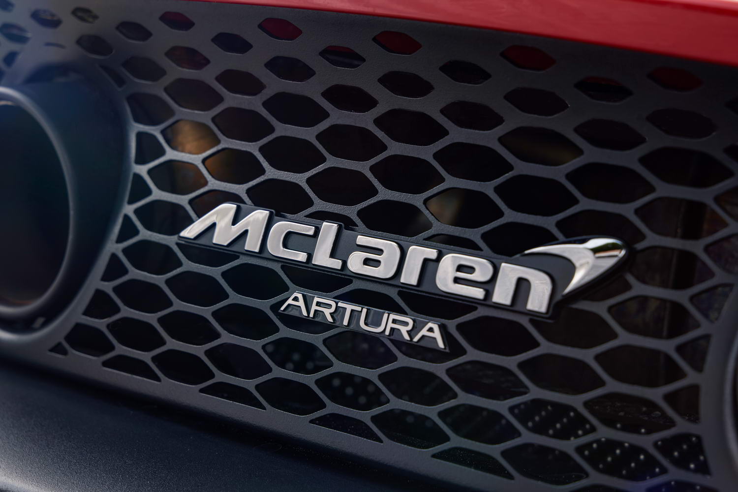 McLaren shifts into new age with Artura