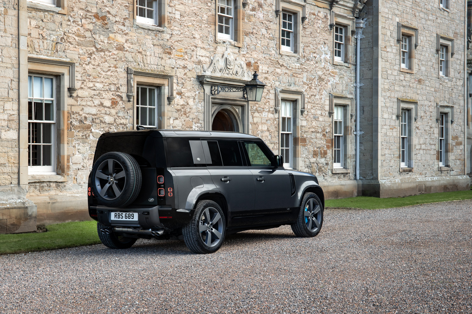 Land Rover shows off V8-engined Defender