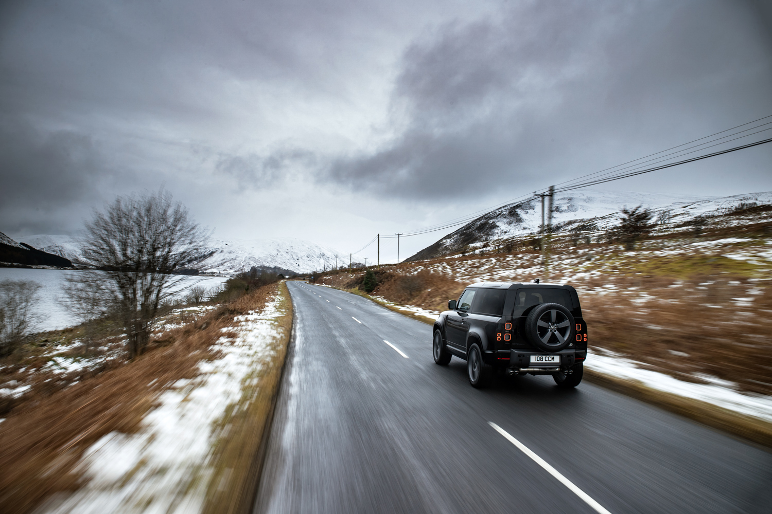 Land Rover shows off V8-engined Defender