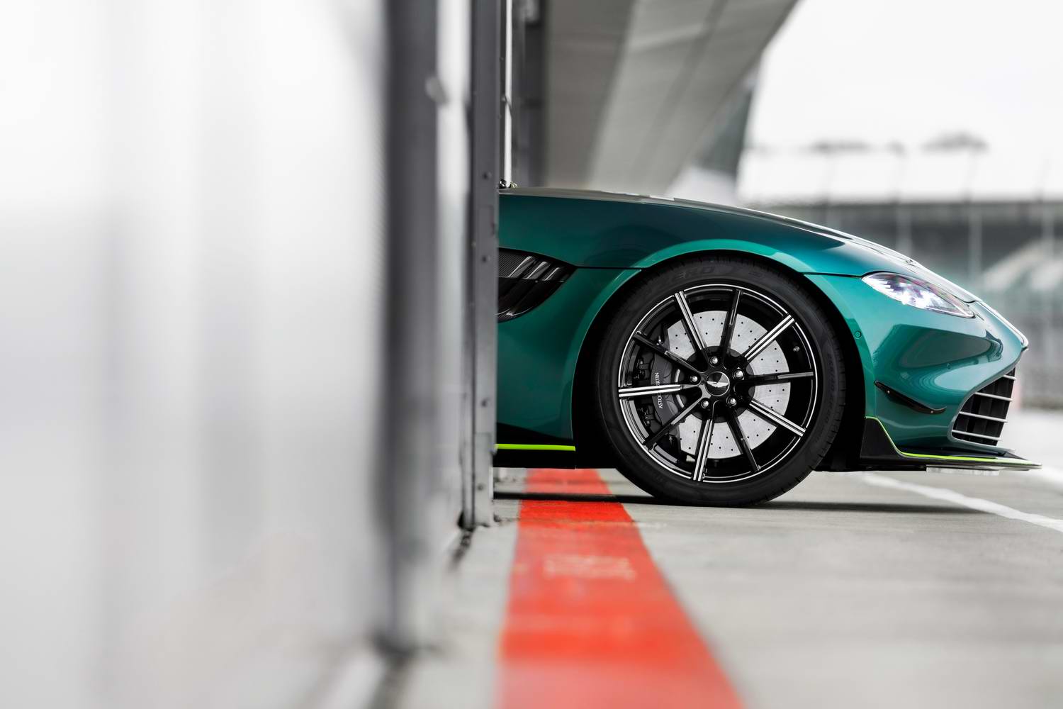 Aston takes over F1 safety and medical car duties