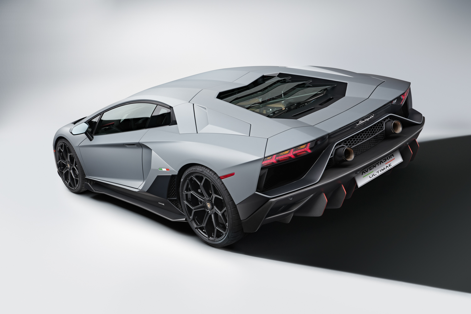 Lamborghini launches its last Aventador
