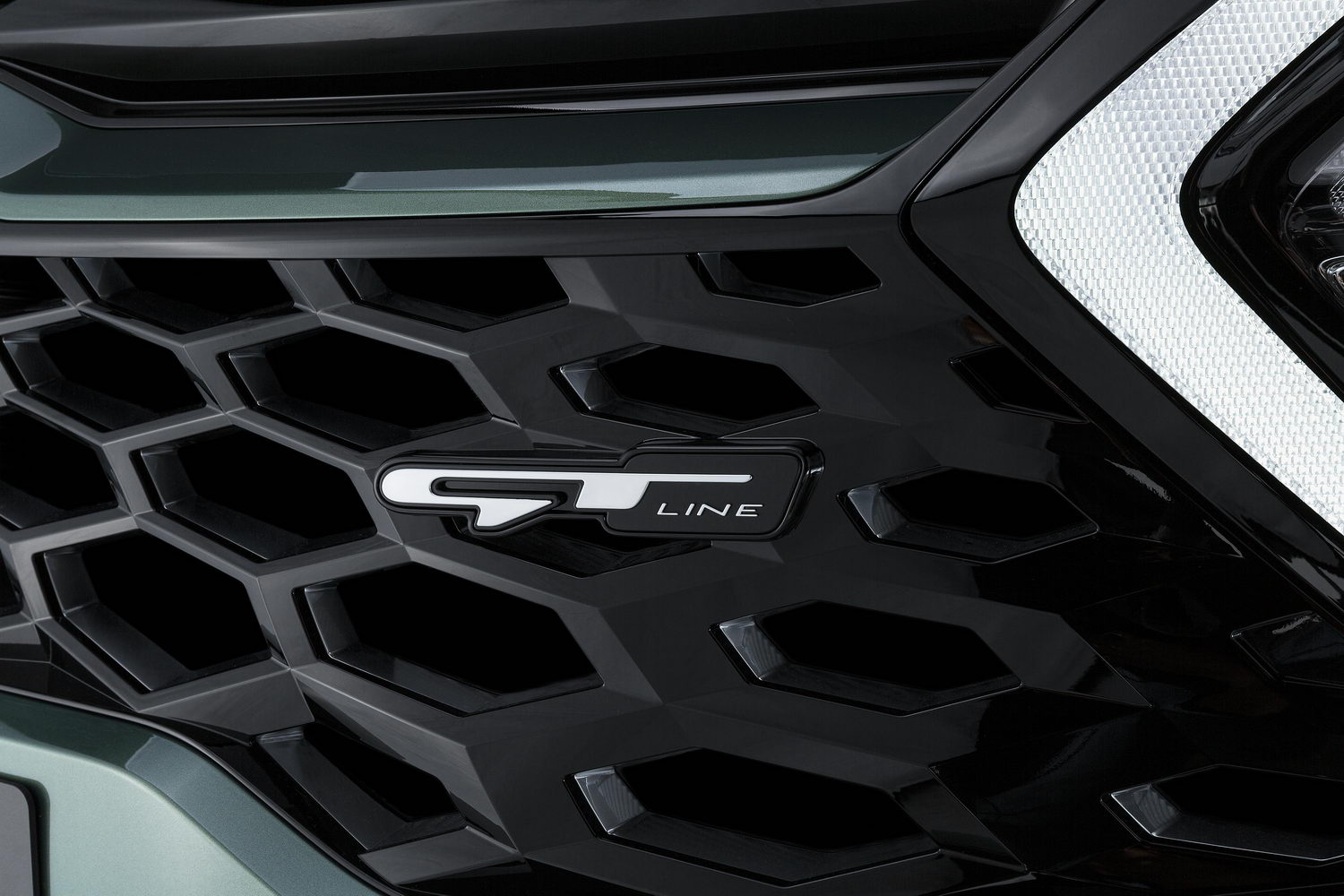 Kia debuts new Sportage SUV