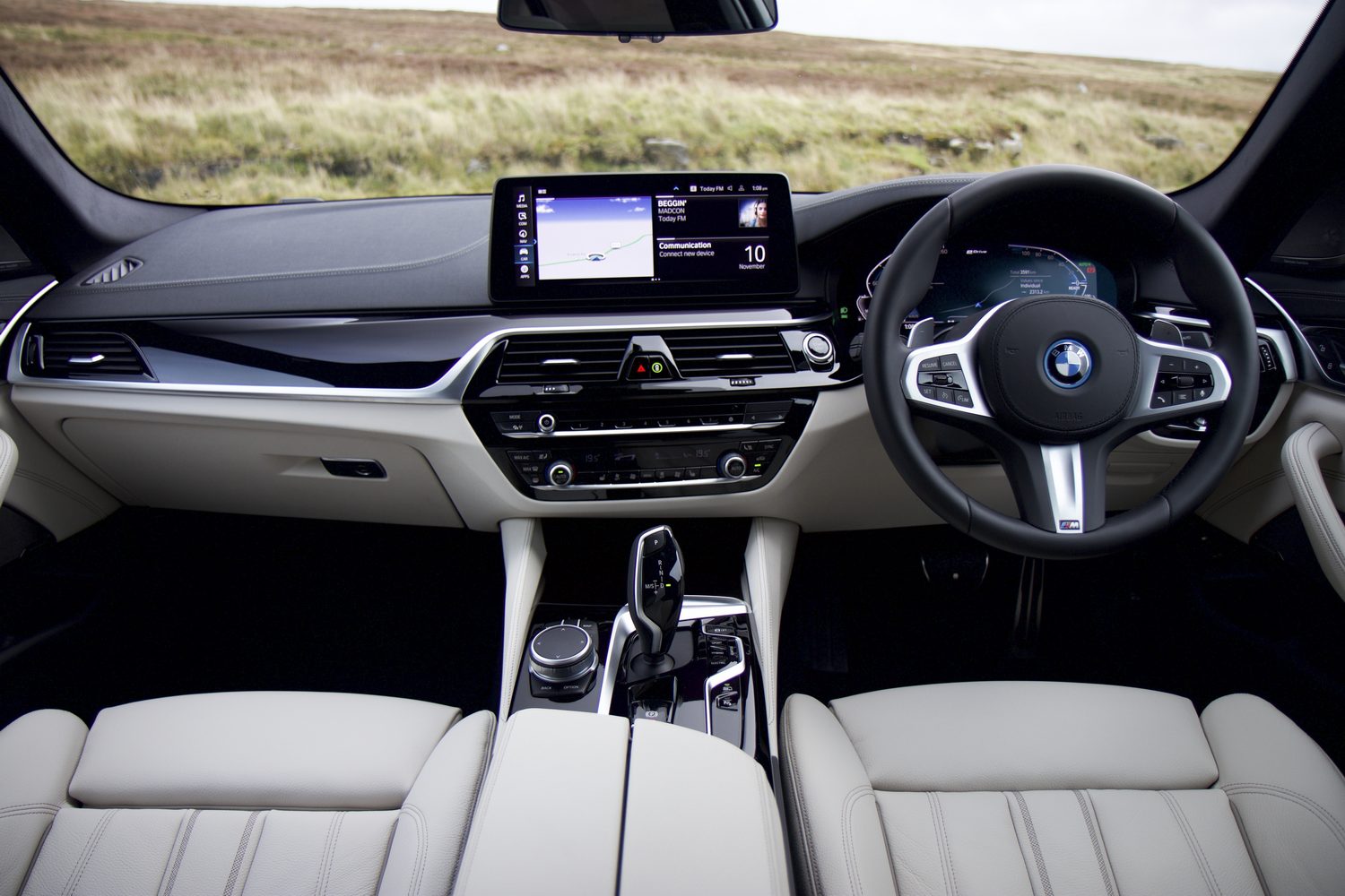 BMW 545e plug-in hybrid (2021)