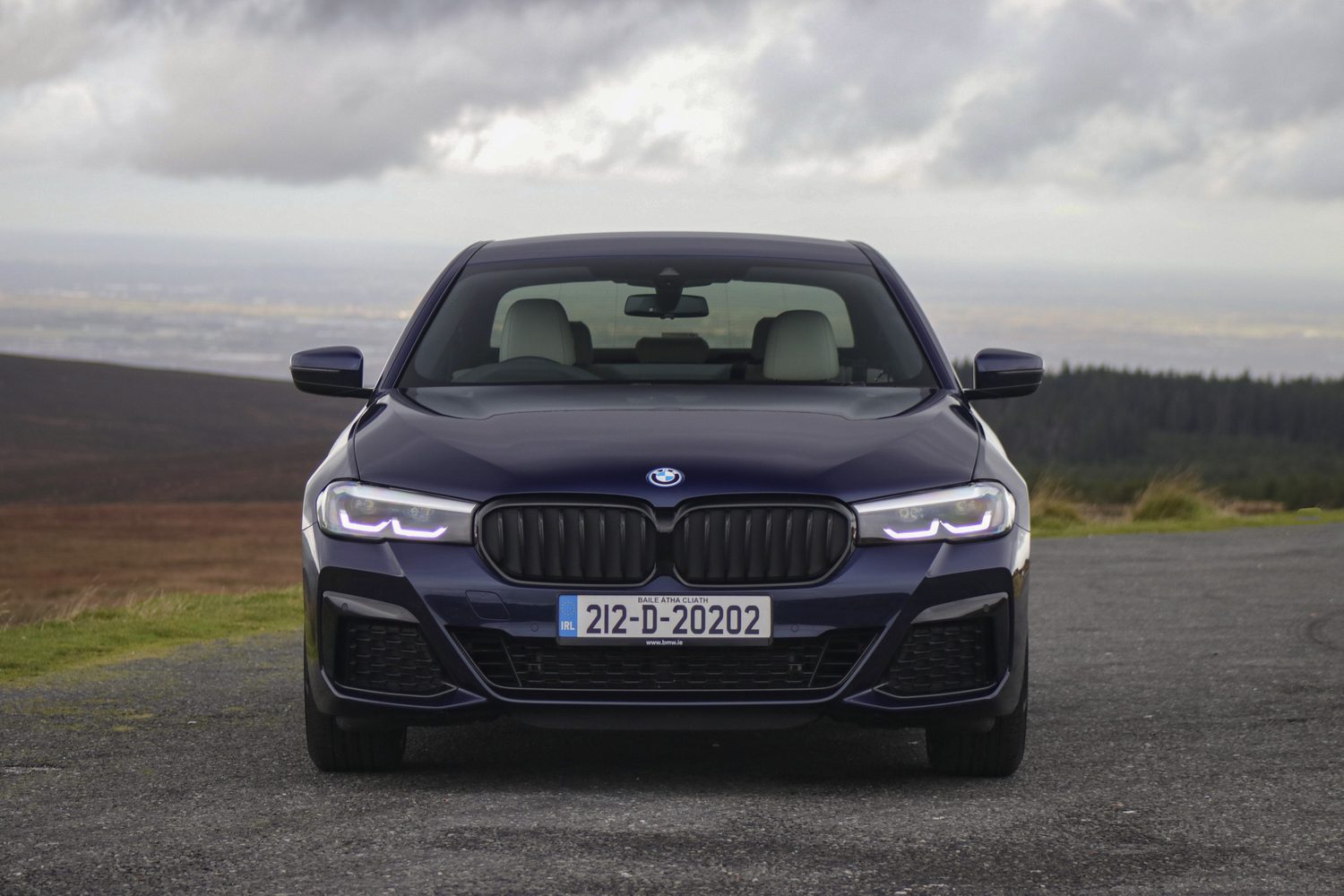 BMW 545e plug-in hybrid (2021)