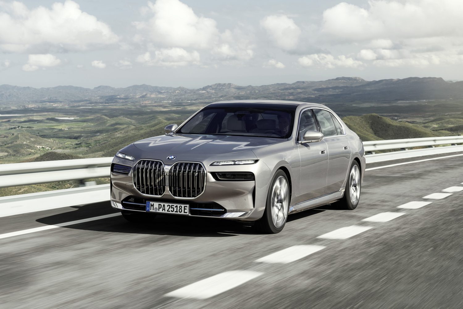 New all-electric BMW 7 Series revealed