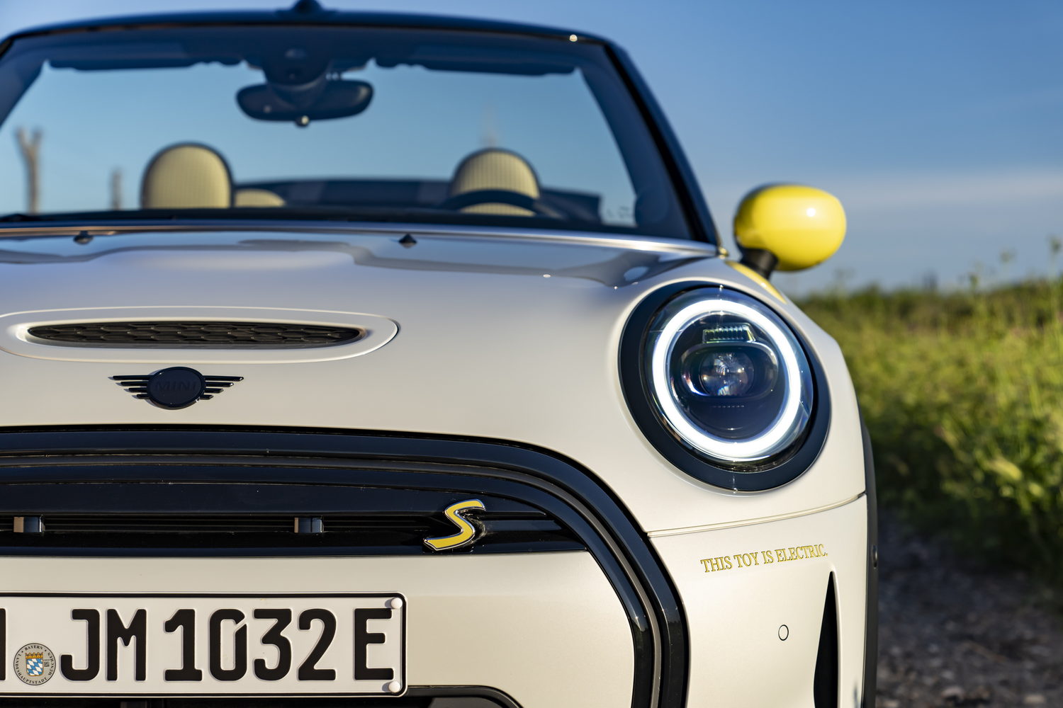 MINI reveals one-off electric convertible