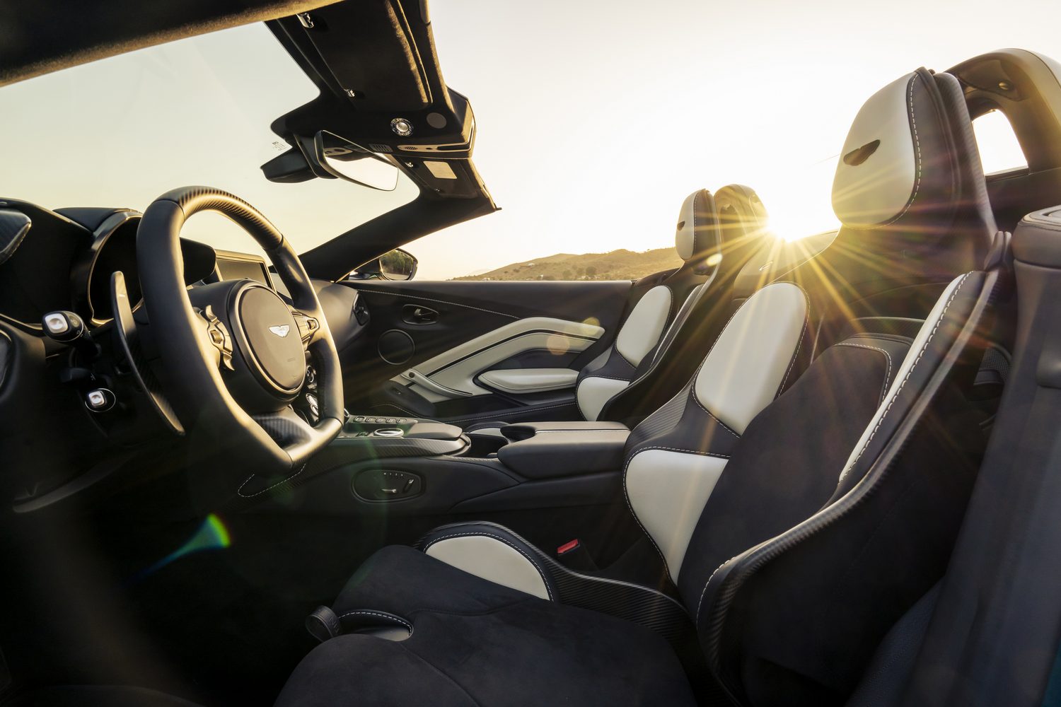 Aston Martin V12 Vantage Roadster unveiled