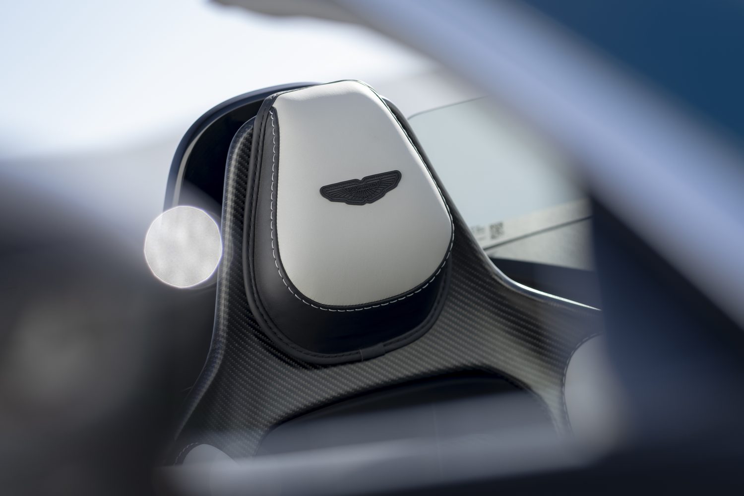 Aston Martin V12 Vantage Roadster unveiled