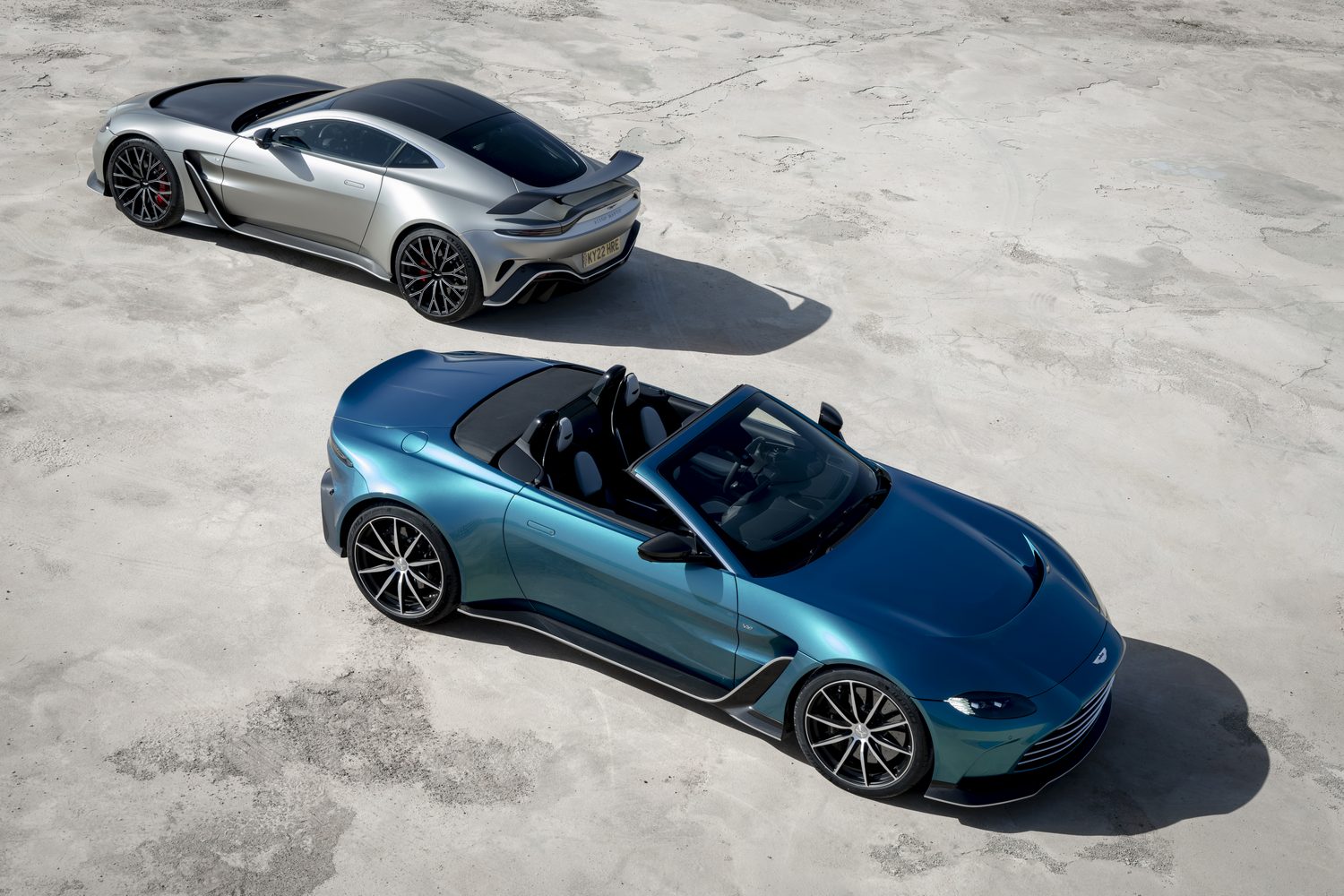 Aston Martin V12 Vantage Roadster unveiled