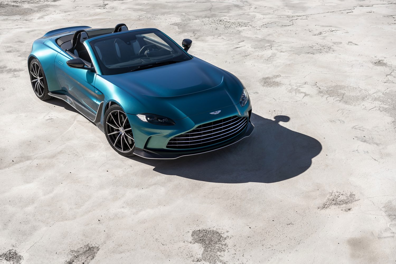 Aston Martin V12 Vantage Roadster unveiled