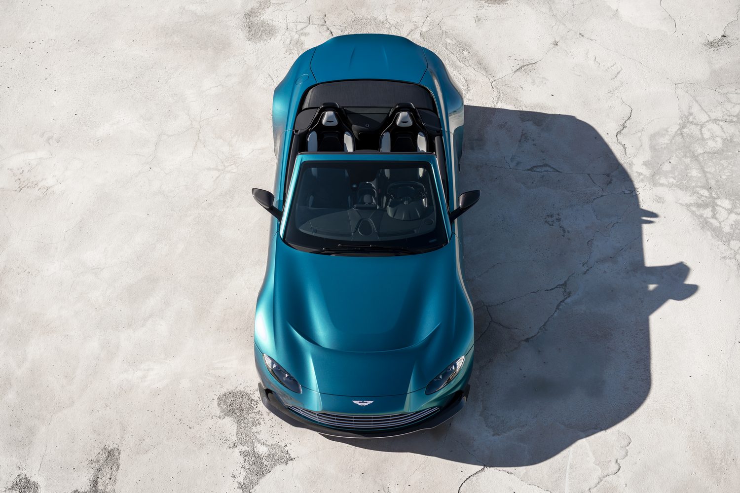 Aston Martin V12 Vantage Roadster unveiled