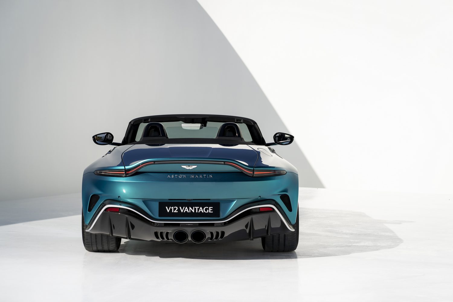 Aston Martin V12 Vantage Roadster unveiled