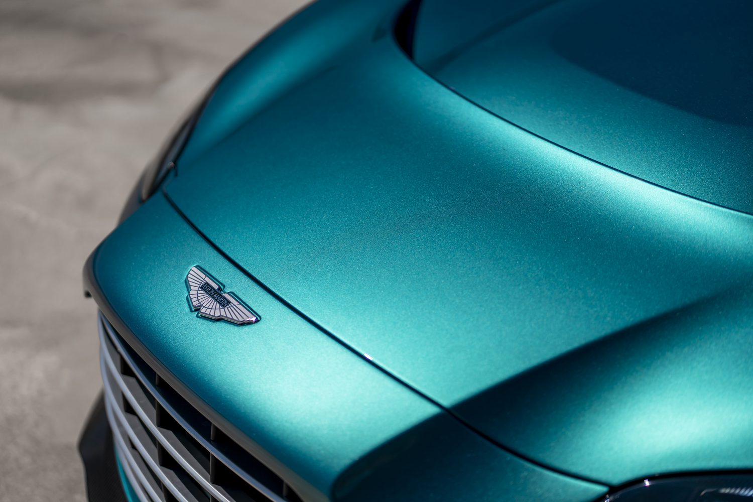 Aston Martin V12 Vantage Roadster unveiled