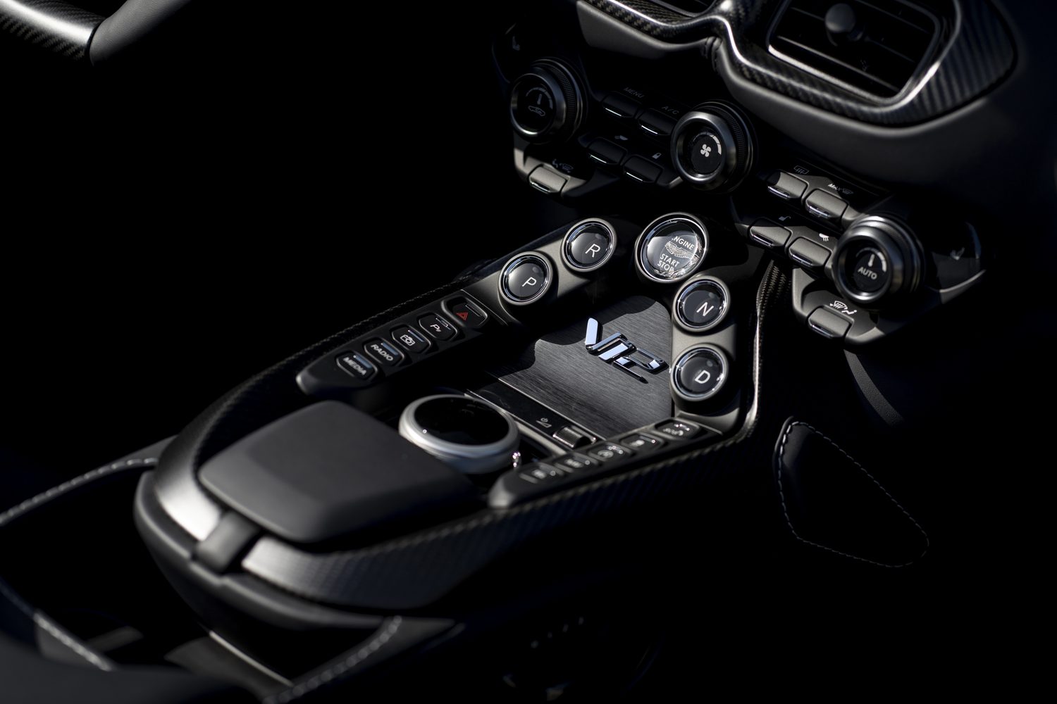 Aston Martin V12 Vantage Roadster unveiled