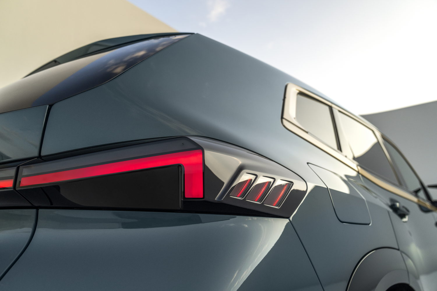 Hybrid BMW XM revealed in full