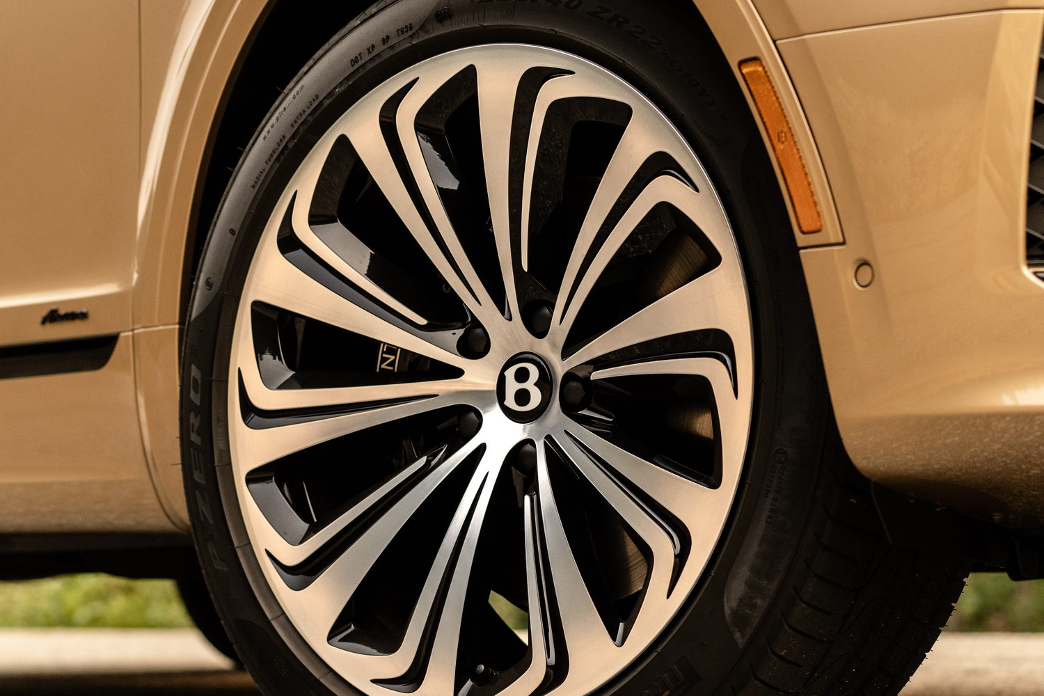 Bentley Bentayga EWB (2023)