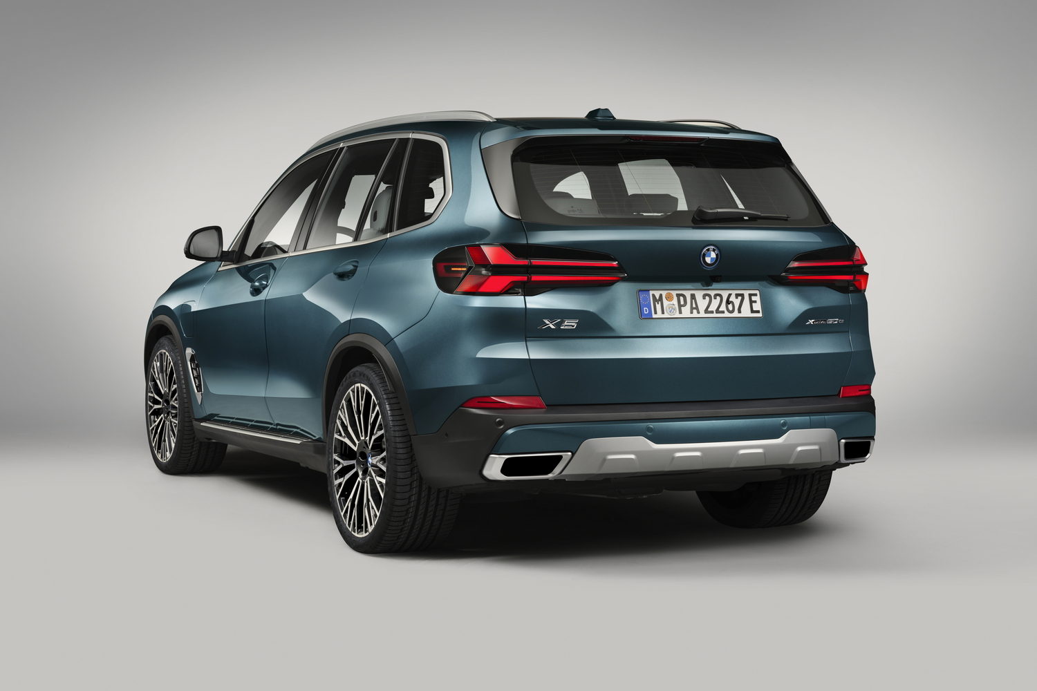 BMW refreshes X5 and X6 for 2023