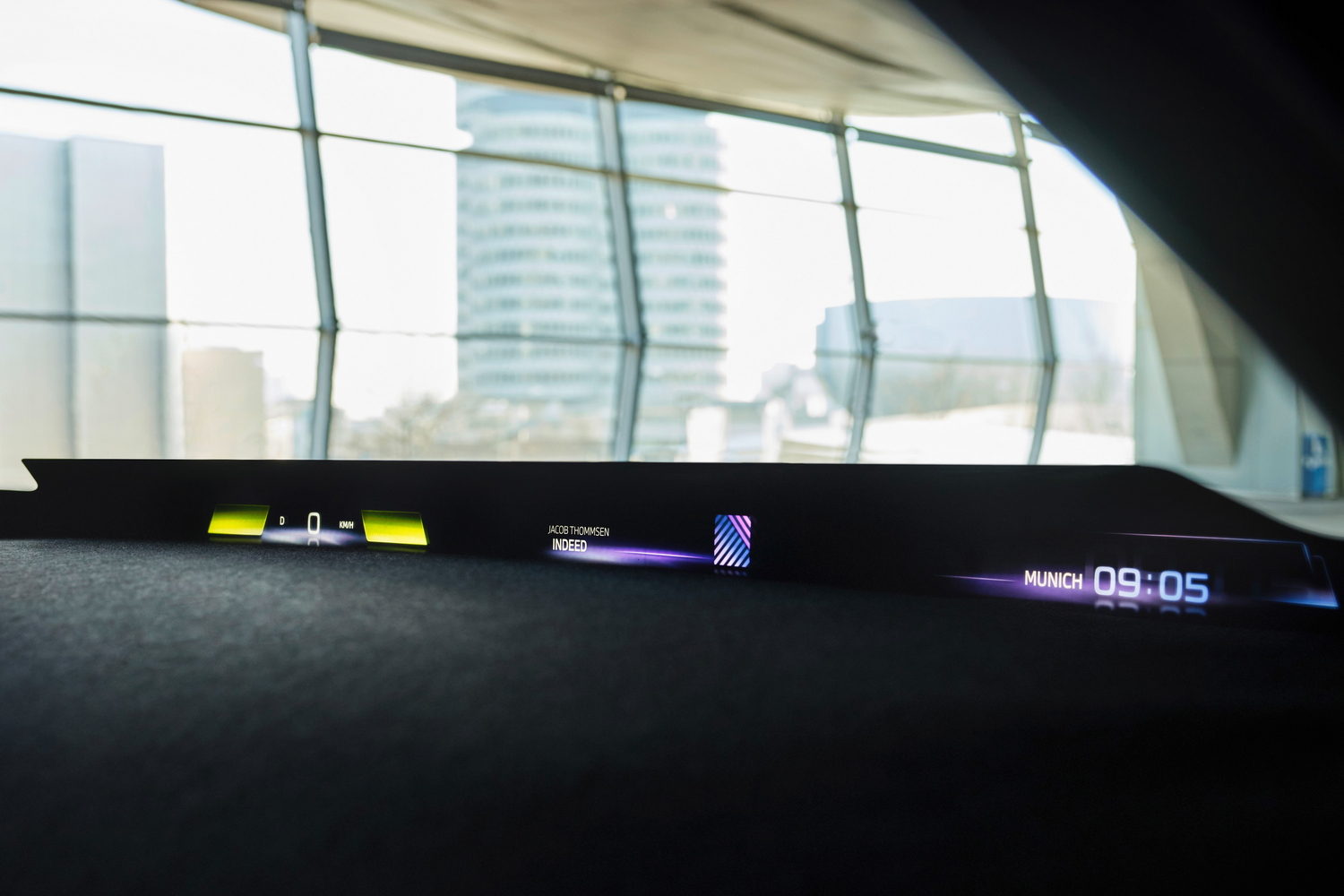 BMW Panoramic Vision extends head-up display