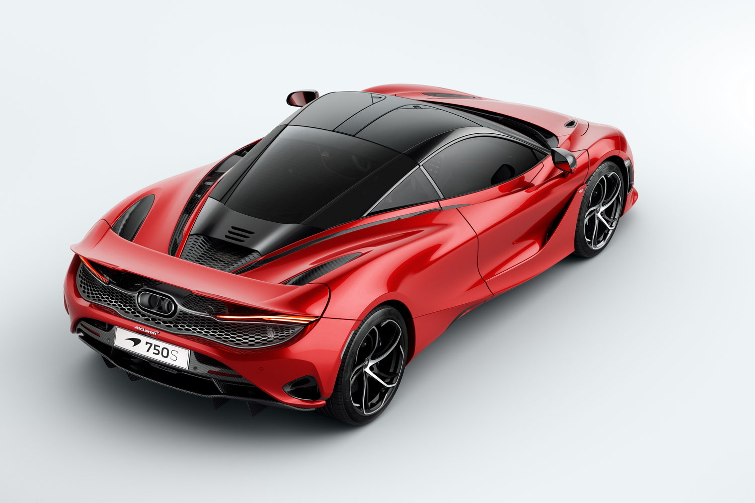 McLaren launches 750S supercar