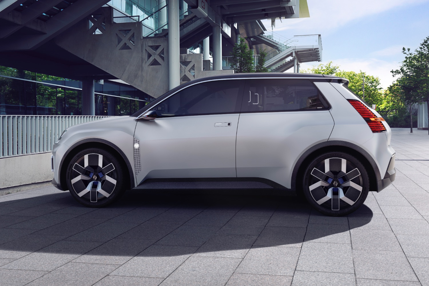 Renault brings electric 5 to Roland-Garros