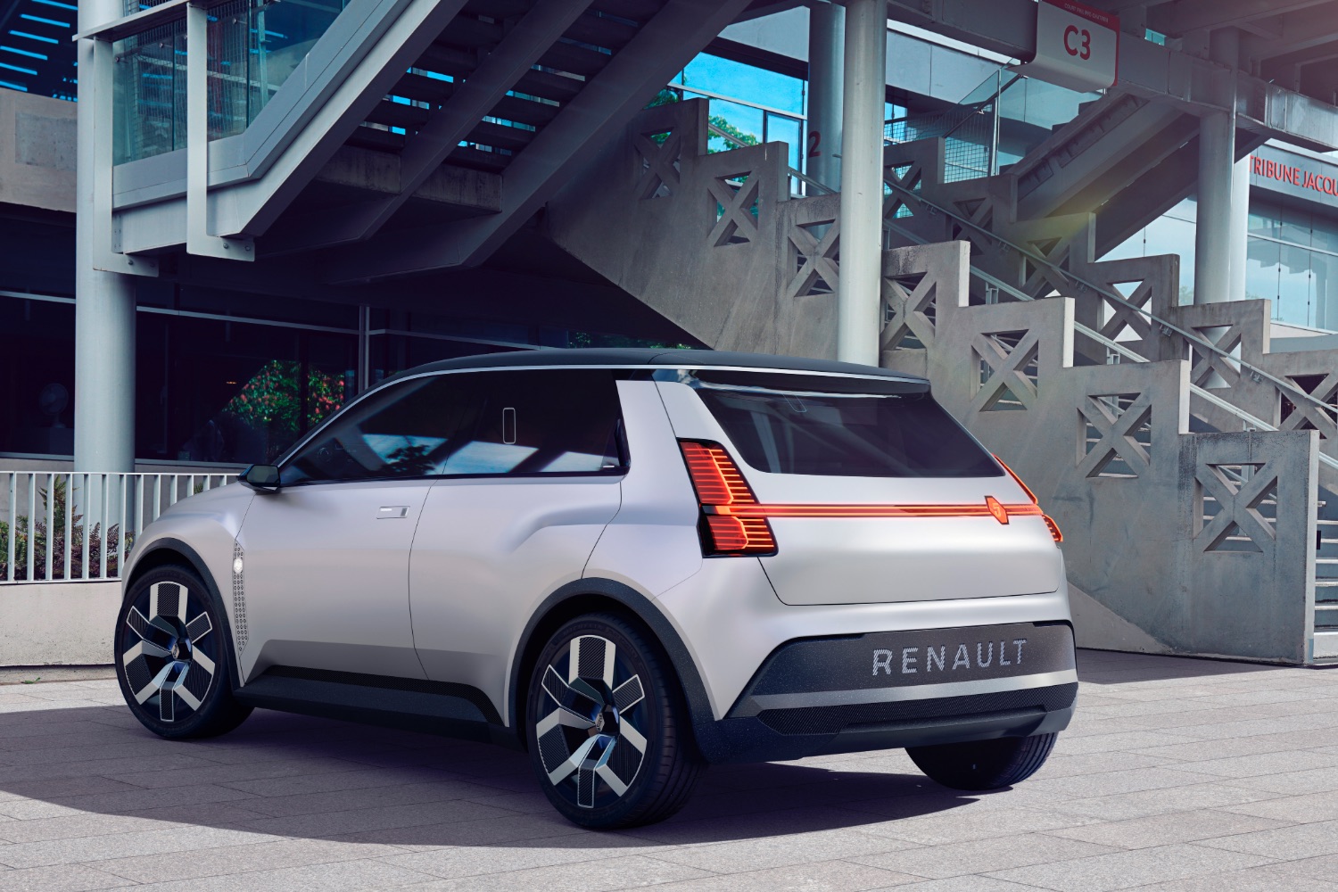 Renault brings electric 5 to Roland-Garros