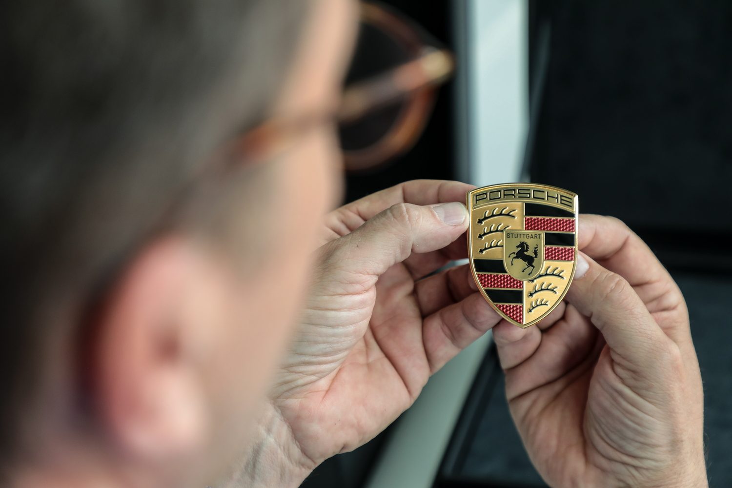 Porsche updates its badge