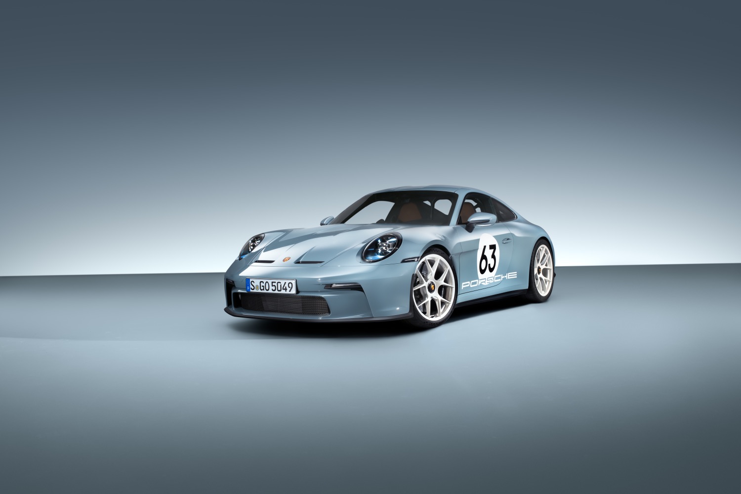 Porsche goes lightweight with 60th anniversary special
