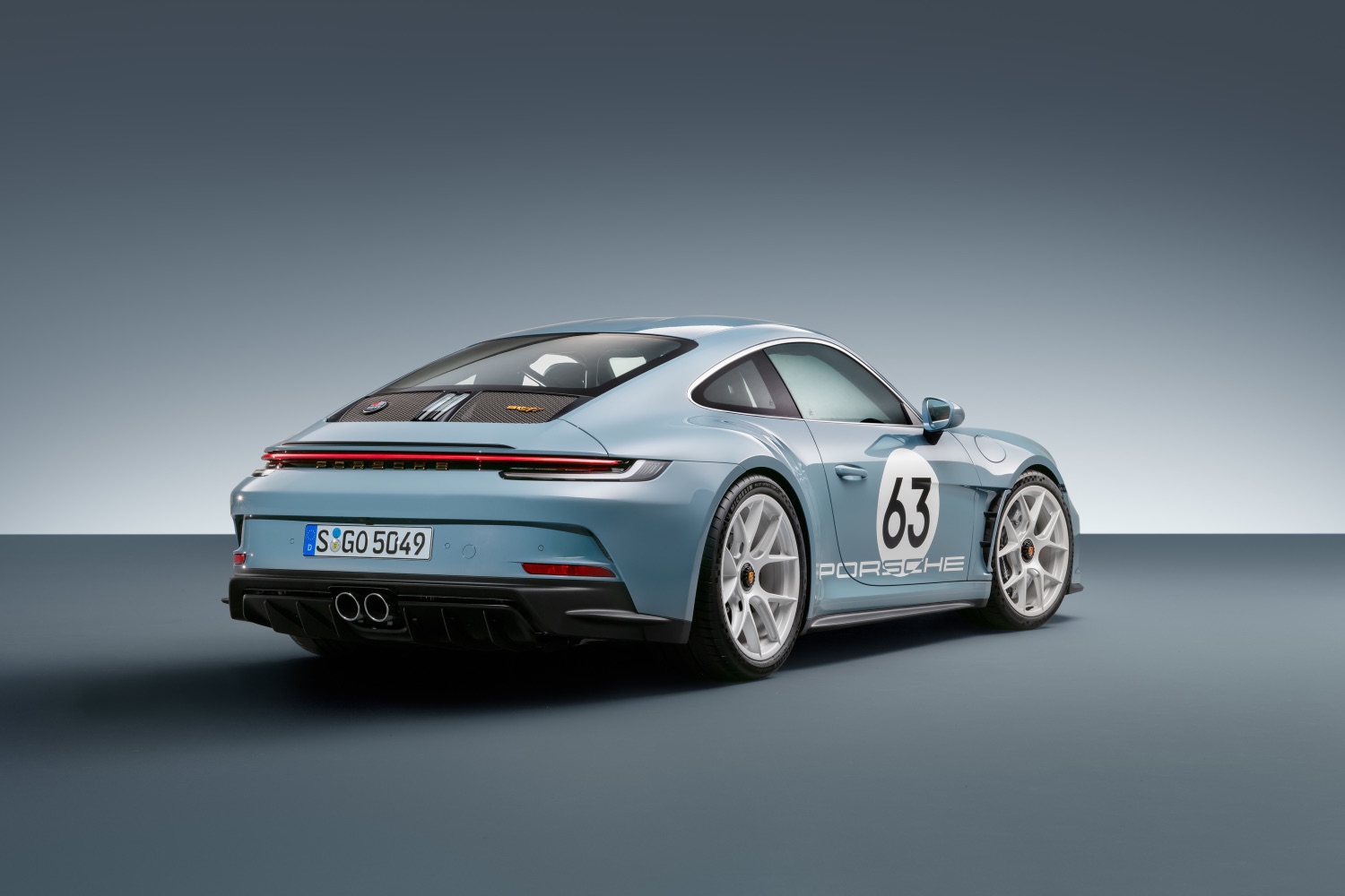 Porsche goes lightweight with 60th anniversary special