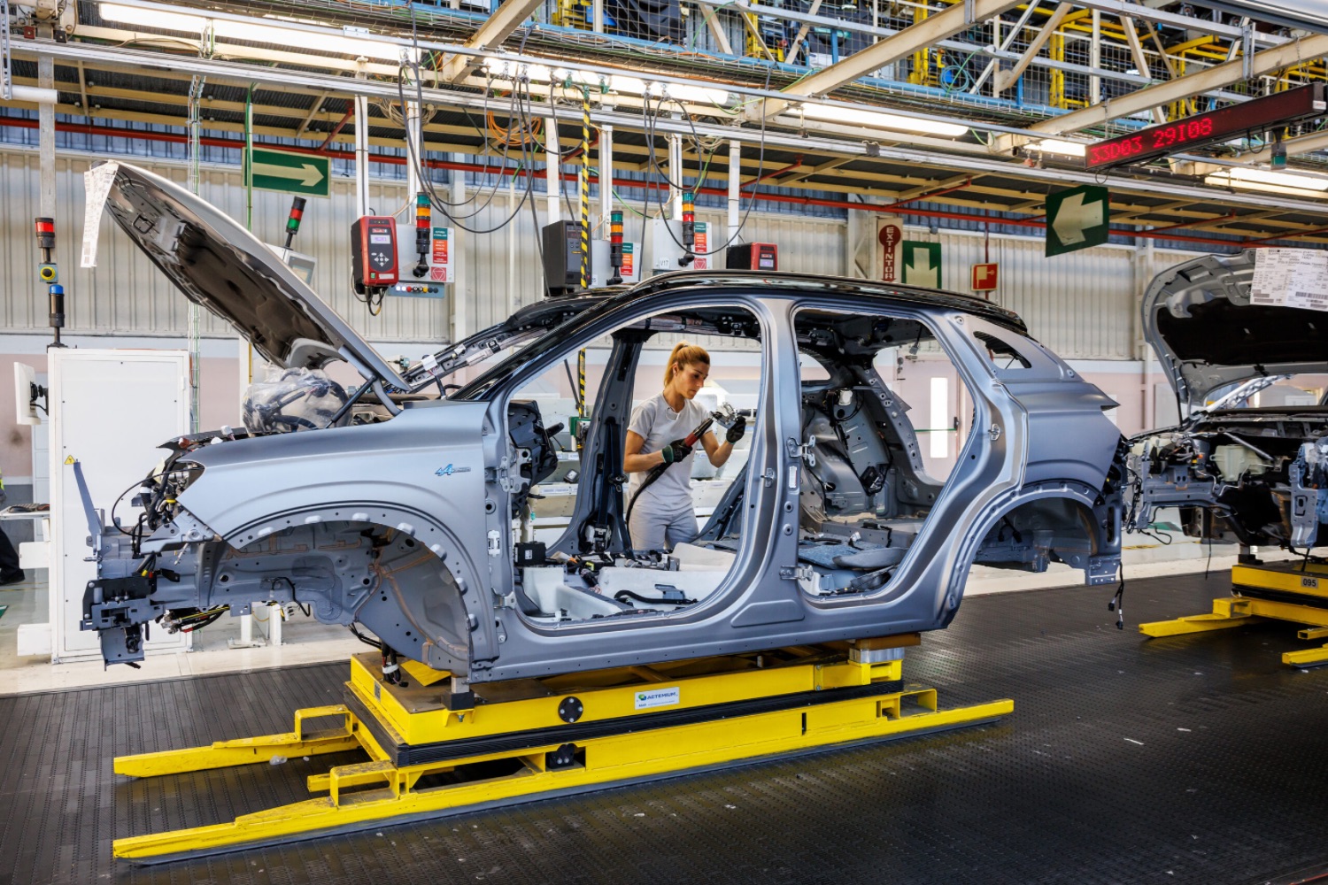 Renault wants to halve EV costs