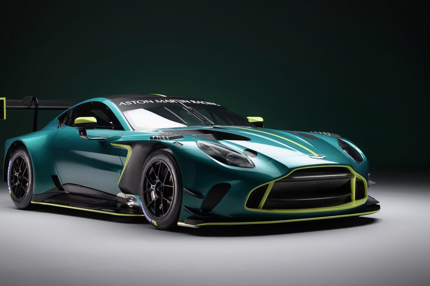 Aston Martin unveils Vantage GT3 racer
