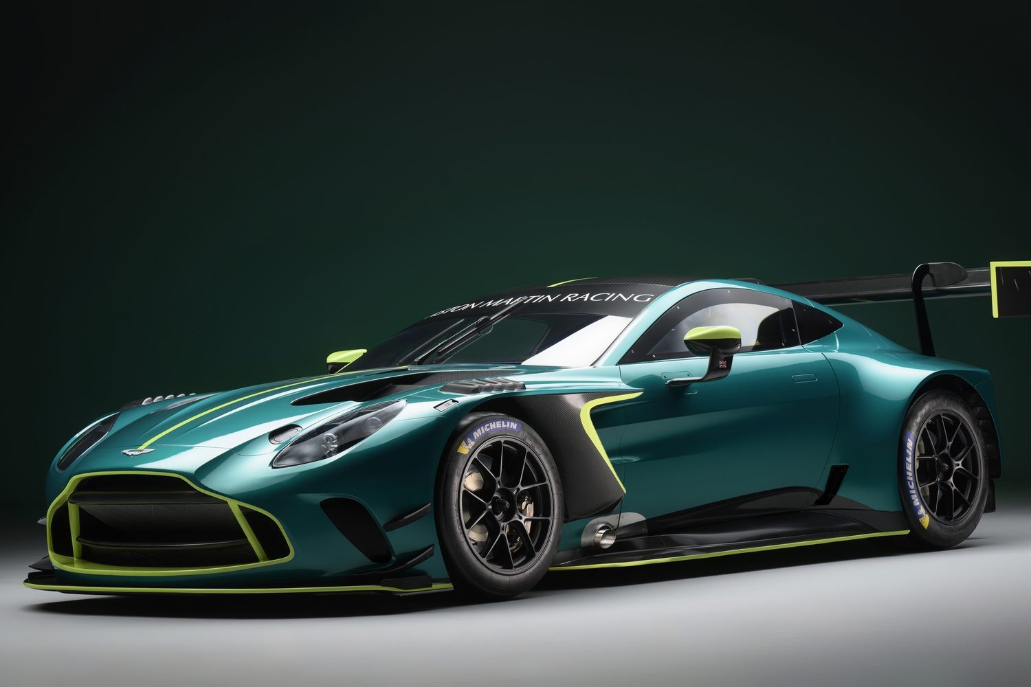 Aston Martin unveils Vantage GT3 racer