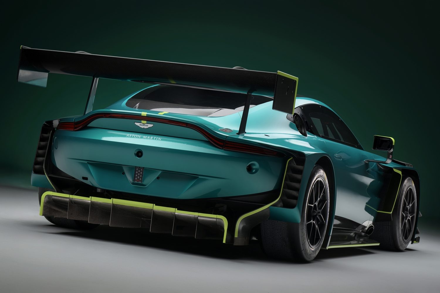 Aston Martin unveils Vantage GT3 racer