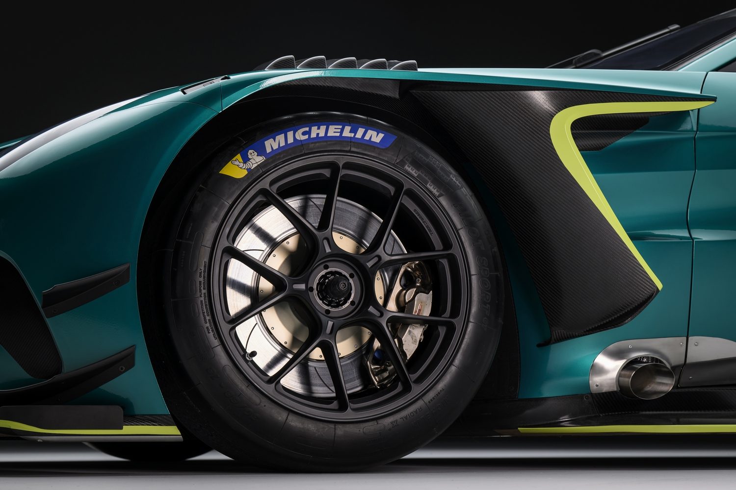 Aston Martin unveils Vantage GT3 racer
