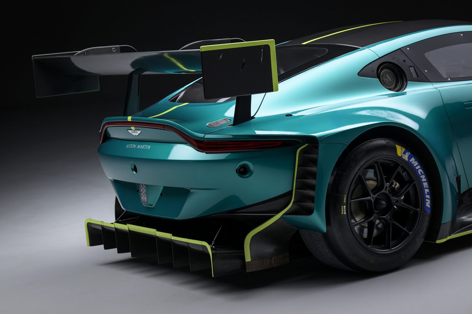 Aston Martin unveils Vantage GT3 racer