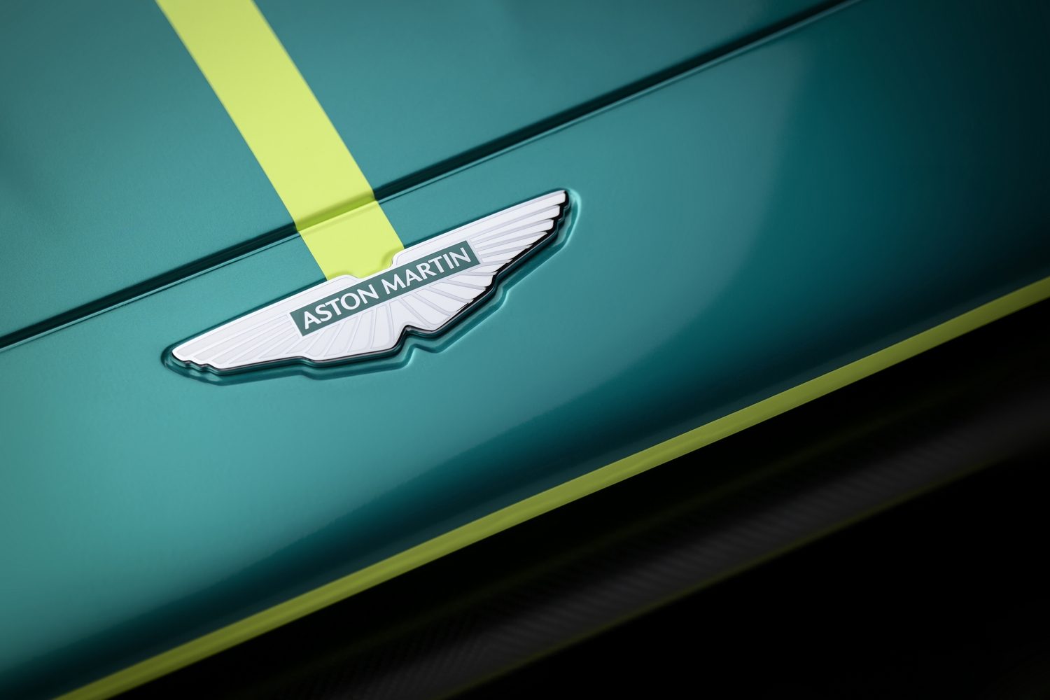 Aston Martin unveils Vantage GT3 racer