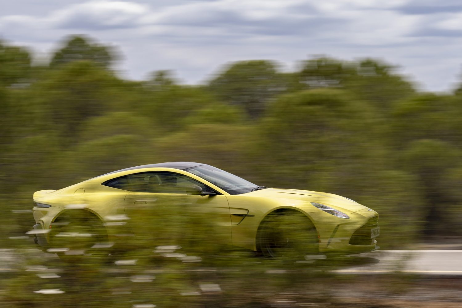Aston Martin Vantage Coupe (2024)