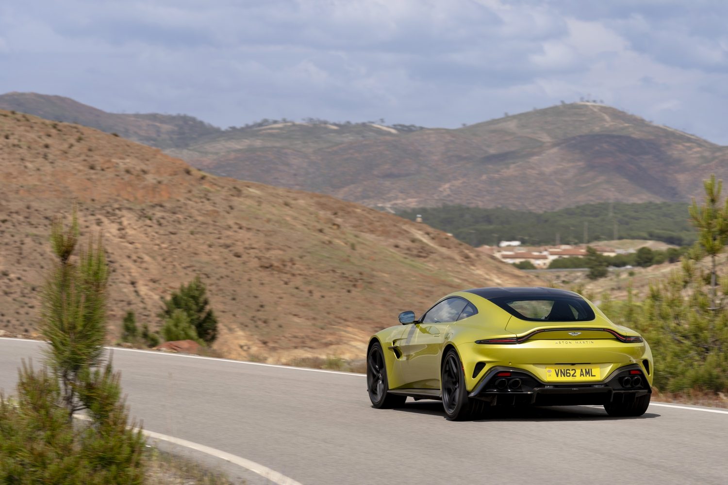 Aston Martin Vantage Coupe (2024)