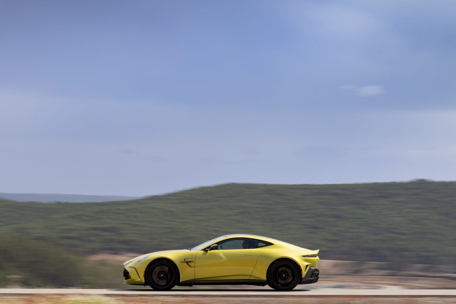 Aston Martin Vantage Coupe (2024)