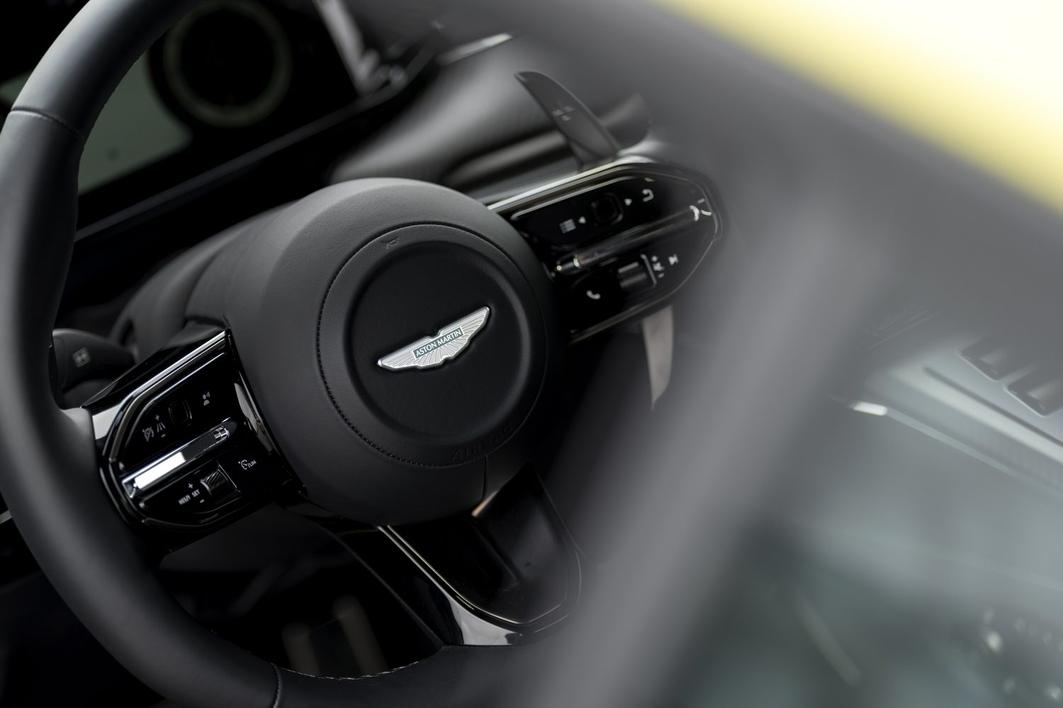 Aston Martin Vantage Coupe (2024)