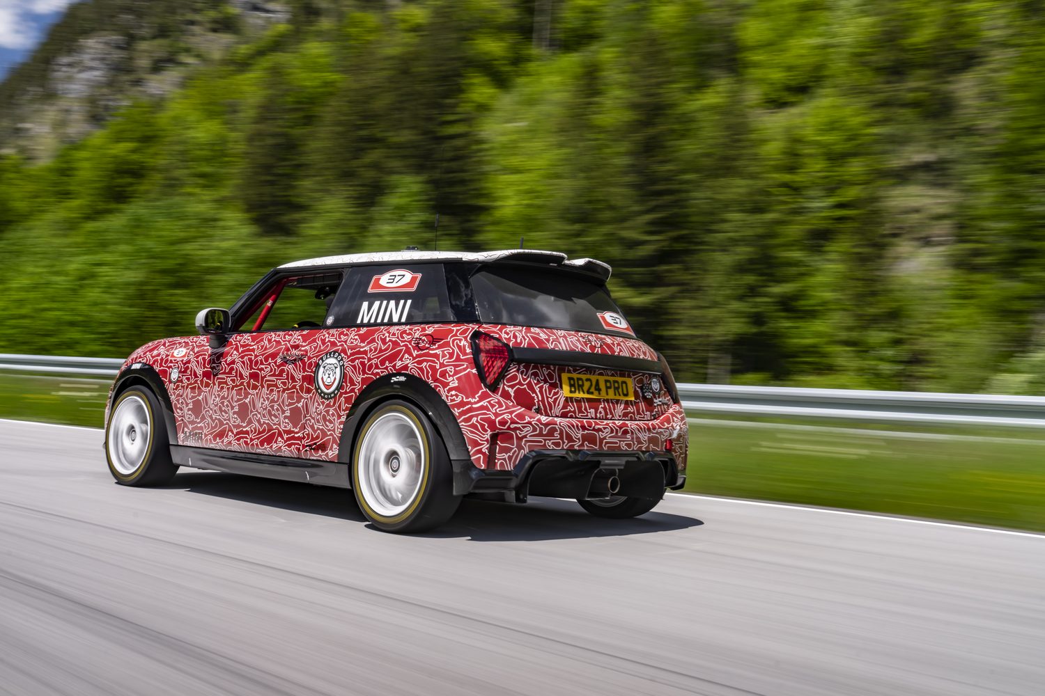MINI John Cooper Works makes race debut