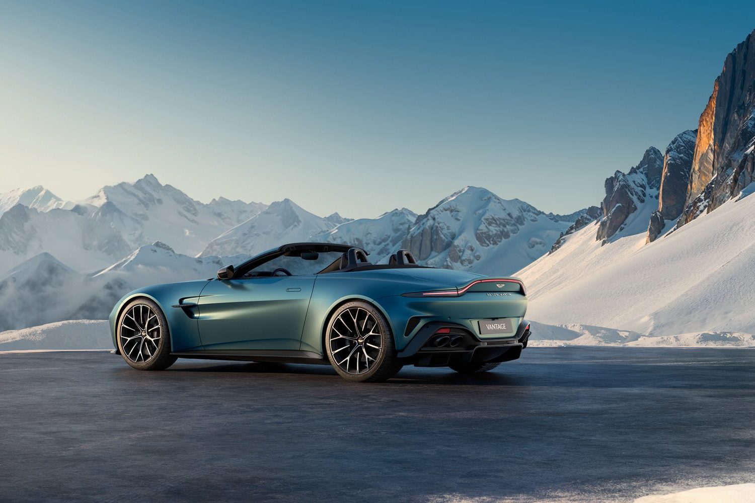 Aston Martin Vantage Roadster unveiled