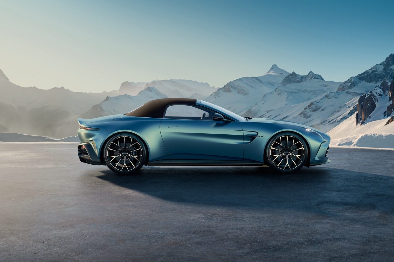 Aston Martin Vantage Roadster unveiled