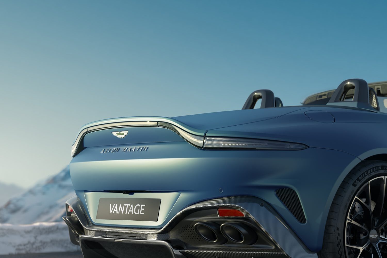 Aston Martin Vantage Roadster unveiled