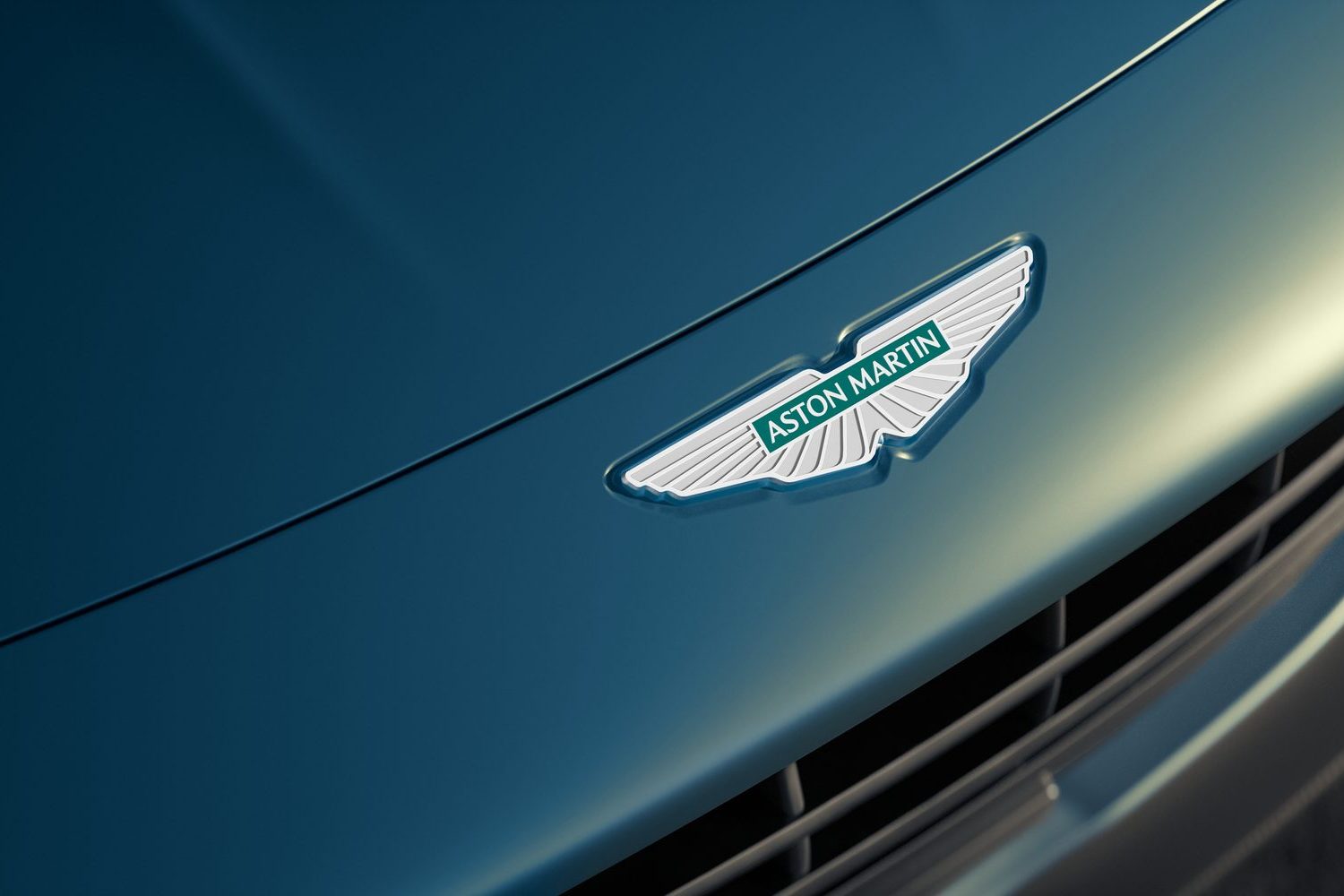 Aston Martin Vantage Roadster unveiled