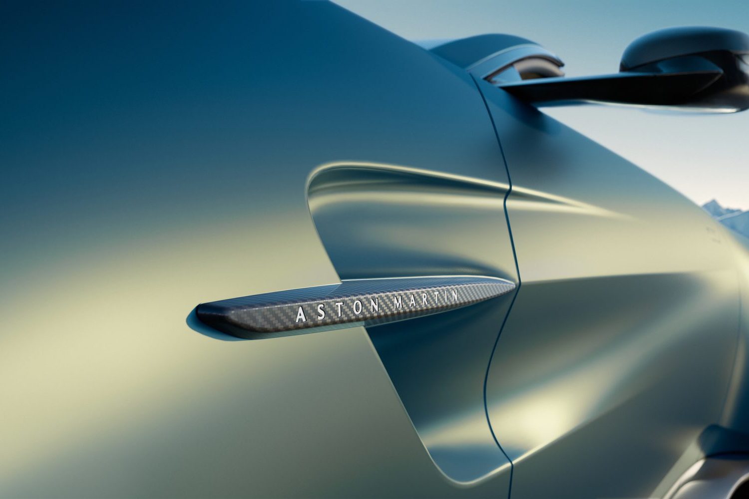 Aston Martin Vantage Roadster unveiled