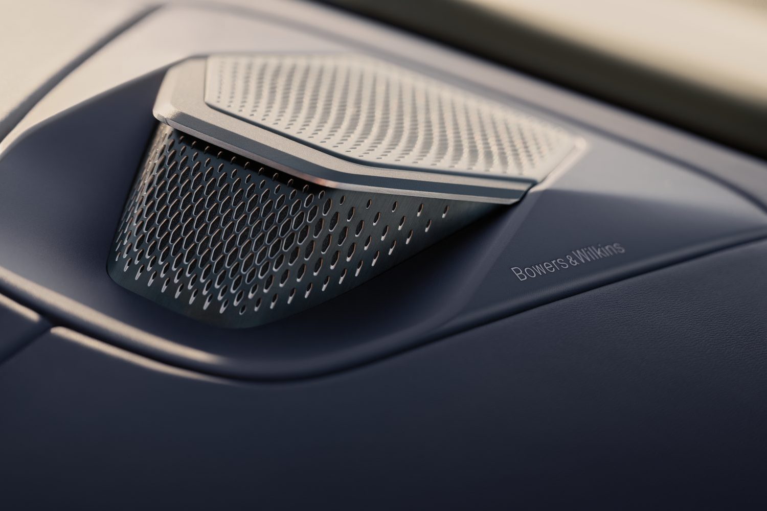 Aston Martin Vantage Roadster unveiled